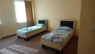 Отель Bloor Hotel Ереван Двухместный номер с 2 отдельными кроватями и ванной комнатой-3